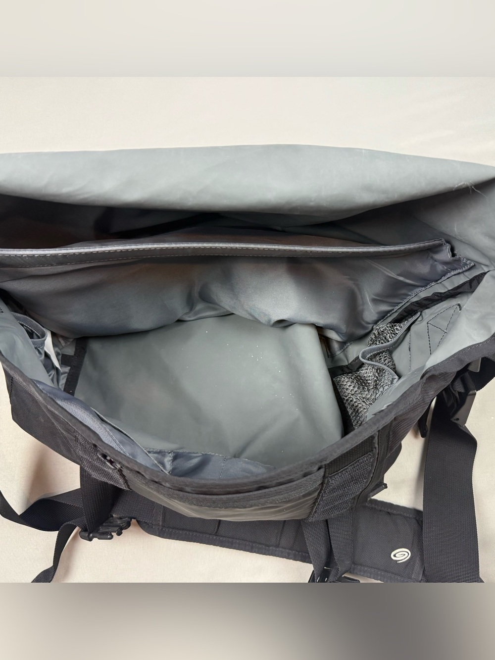 Timbuk2 Classic Messenger Bag Crossbody Black Canvas - Picture 4 of 9